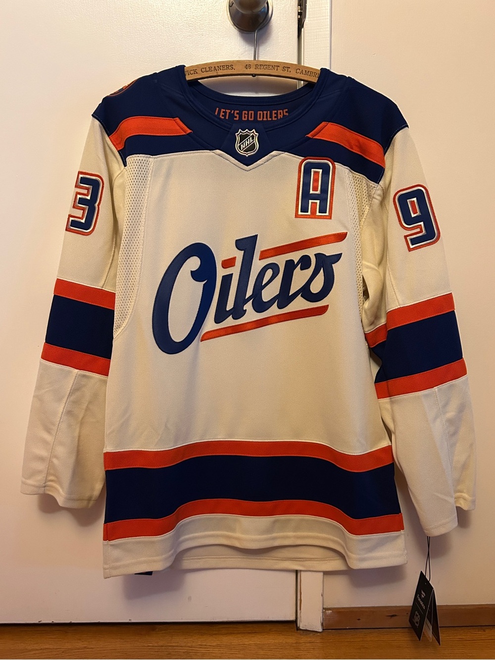 Edmonton Oilers Cream Alternate Jersey NWOT Small